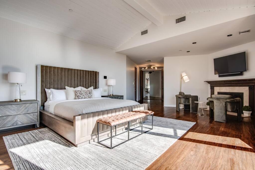 Private Spanish Mansion Perched In The Hills Holiday home *
