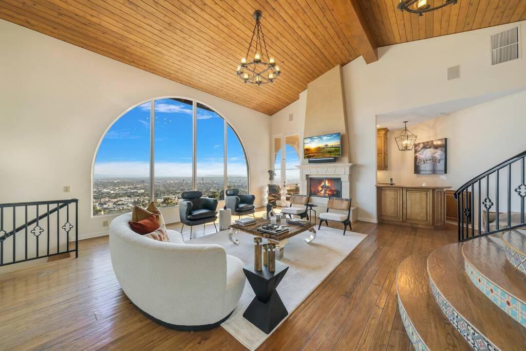 Private Spanish Mansion Perched In The Hills Holiday home Los Angeles